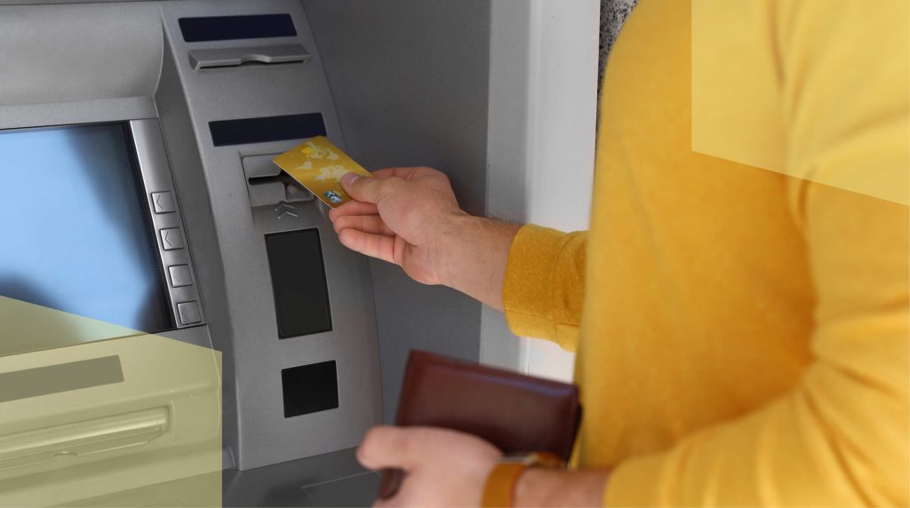 У квітні українці за кордоном зняли готівки на 23 млрд грн