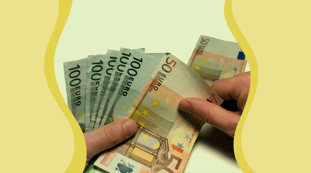 Євро зрівнявся з доларом вперше за 20 років: названо причини