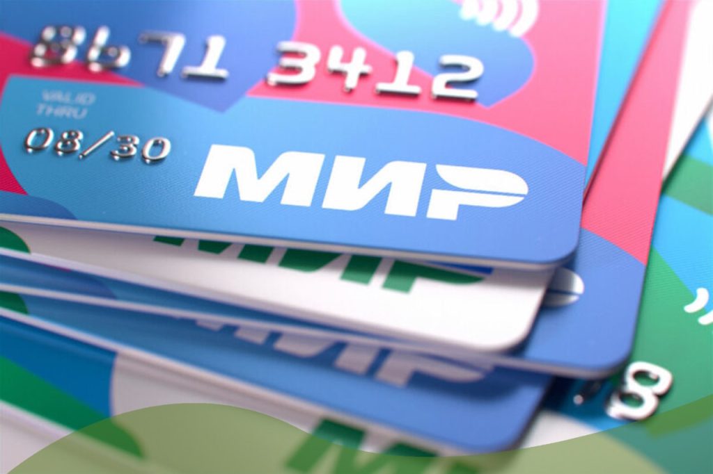 Низка казахстанських банків відмовилася від обслуговування російських карток