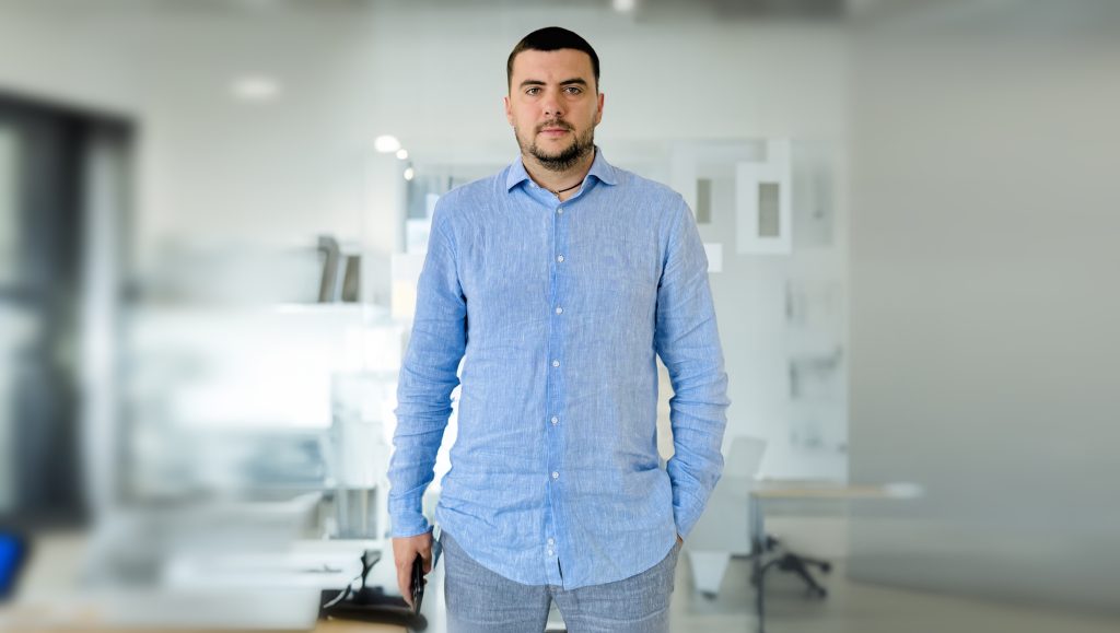 Про актуальні “болі” банківської сфери та складнощі запуску бізнесу під час війни: інтерв’ю з Євгеном Шулікою, співзасновником Amofintech