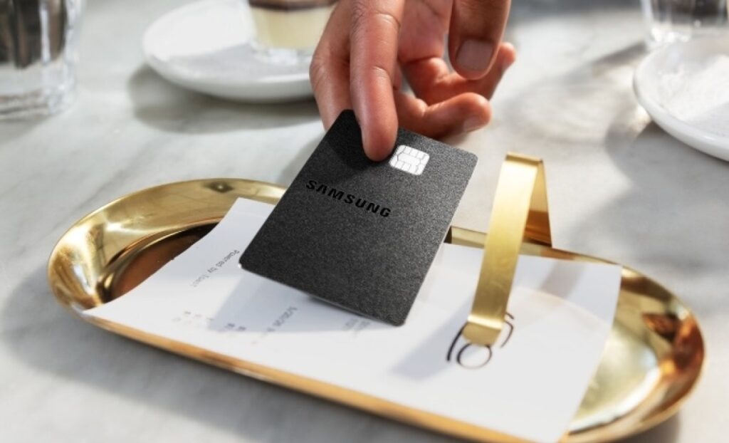 Конкуренція з Apple у фінтех-площині: навіщо Samsung власна кредитка?