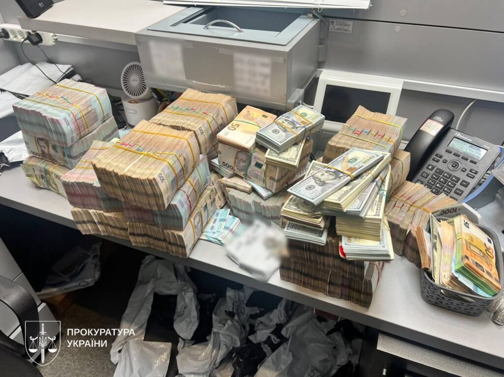 В Україні викрили тіньову фінансову мережу та вилучили рекордні 630 млн грн готівки