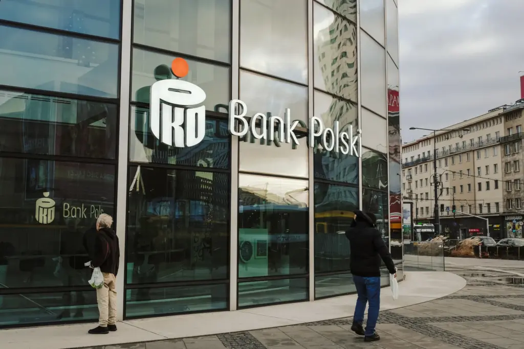 Найбільший банк Польщі PKO Bank Polski планує купити банк в Україні